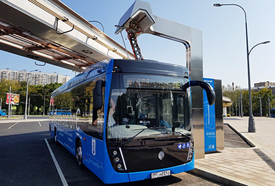 Подзарядка электробуса пантографом Подзарядка электробуса пантографом