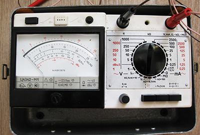 Старый аналоговых мультиметр СССР Старый аналоговых мультиметр СССР